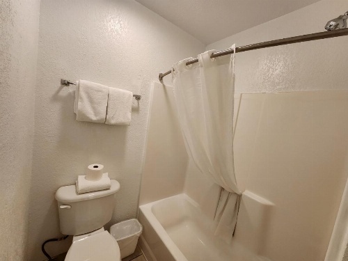 Silver Saddle Motel image 18