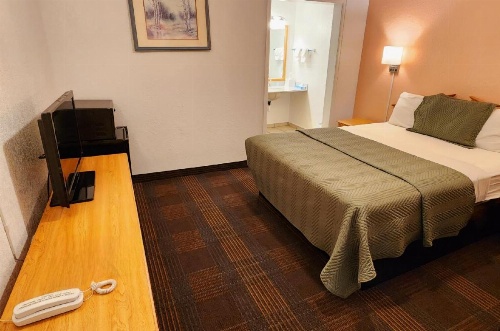 Silver Saddle Motel image 6