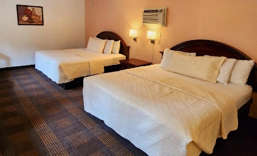 Silver Saddle Motel image 8